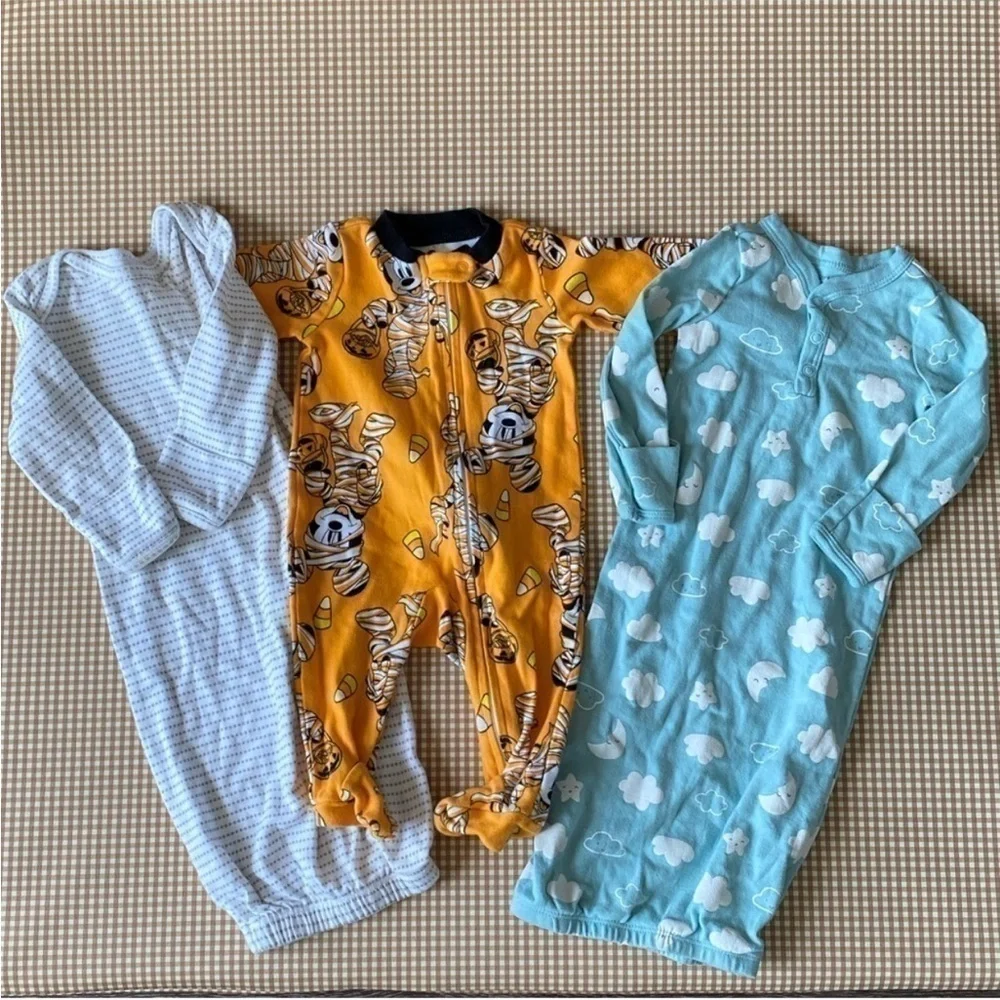 Mickey‎ Mouse Halloween footie & 2 Carter's nightgowns. 0-3 months